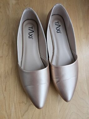 TAXI Women's Pointed Ballet Flats in Gold Metallic